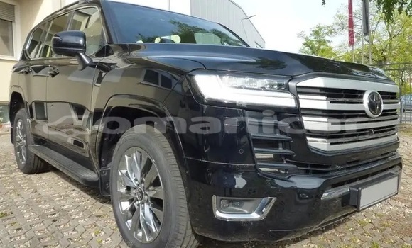 Buy Used Toyota Land Cruiser Black Car in Qurayyat in Masqat