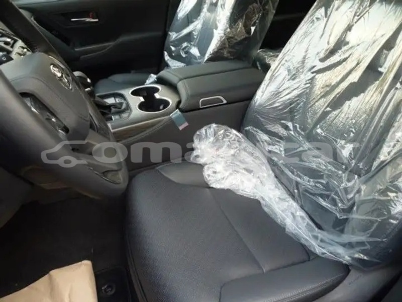 Big with watermark toyota land cruiser masqat qurayyat 8081