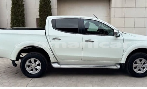Buy Used Mitsubishi L200 White Car in Muscat in Masqat Buy Used Mitsubishi L200 White Car in Muscat in Masqat