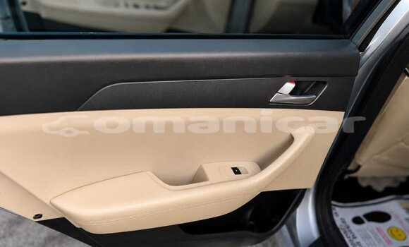 Buy Used Hyundai Sonata Silver Car in Ruwi in Masqat Buy Used Hyundai Sonata Silver Car in Ruwi in Masqat
