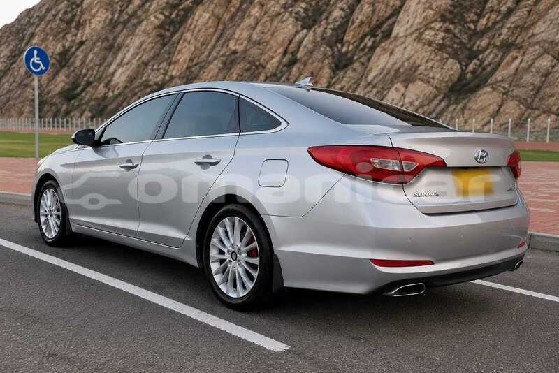 Big with watermark hyundai sonata masqat ruwi 8086