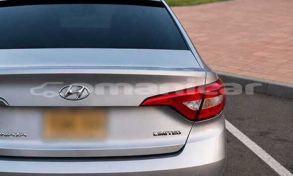Buy Used Hyundai Sonata Silver Car in Ruwi in Masqat Buy Used Hyundai Sonata Silver Car in Ruwi in Masqat