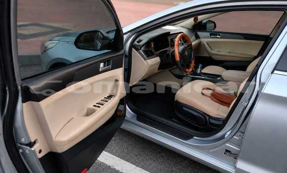 Buy Used Hyundai Sonata Silver Car in Ruwi in Masqat Buy Used Hyundai Sonata Silver Car in Ruwi in Masqat