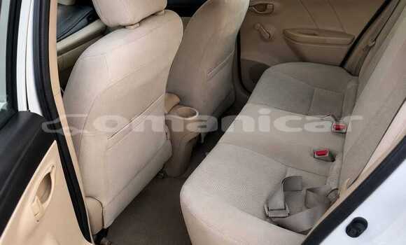 Buy Used Toyota Yaris White Car in Matrah in Masqat Buy Used Toyota Yaris White Car in Matrah in Masqat