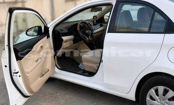 Buy Used Toyota Yaris White Car in Matrah in Masqat Buy Used Toyota Yaris White Car in Matrah in Masqat