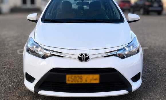 Buy Used Toyota Yaris White Car in Matrah in Masqat Buy Used Toyota Yaris White Car in Matrah in Masqat