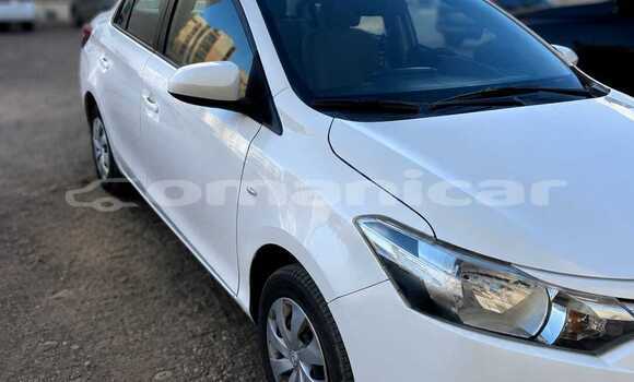 Buy Used Toyota Yaris White Car in Matrah in Masqat Buy Used Toyota Yaris White Car in Matrah in Masqat
