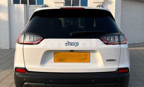 Buy Used Jeep Cherokee White Car in Barkah in al-Batinah Buy Used Jeep Cherokee White Car in Barkah in al-Batinah