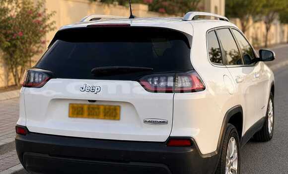 Buy Used Jeep Cherokee White Car in Barkah in al-Batinah Buy Used Jeep Cherokee White Car in Barkah in al-Batinah