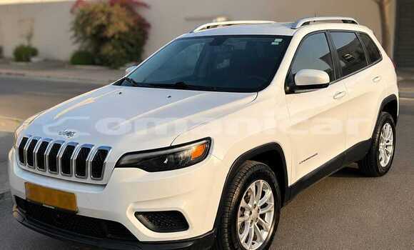 Buy Used Jeep Cherokee White Car in Barkah in al-Batinah Buy Used Jeep Cherokee White Car in Barkah in al-Batinah