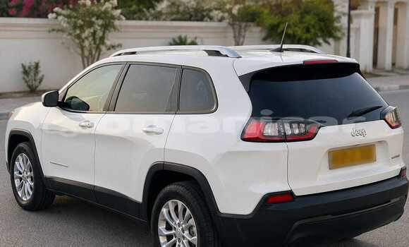 Buy Used Jeep Cherokee White Car in Barkah in al-Batinah Buy Used Jeep Cherokee White Car in Barkah in al-Batinah