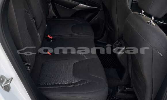 Buy Used Jeep Cherokee White Car in Barkah in al-Batinah Buy Used Jeep Cherokee White Car in Barkah in al-Batinah