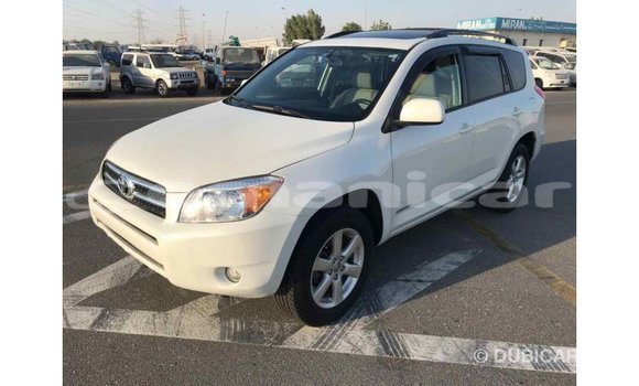Buy Import Toyota 4Runner White Car in Import - Dubai in Dhufar Buy Import Toyota 4Runner White Car in Import - Dubai in Dhufar