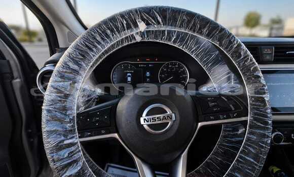 Buy Used Nissan Versa Silver Car in Wadi Al Kabir in Masqat Buy Used Nissan Versa Silver Car in Wadi Al Kabir in Masqat