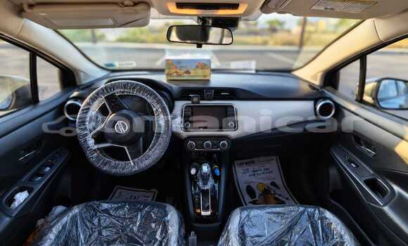 Buy Used Nissan Versa Silver Car in Wadi Al Kabir in Masqat Buy Used Nissan Versa Silver Car in Wadi Al Kabir in Masqat
