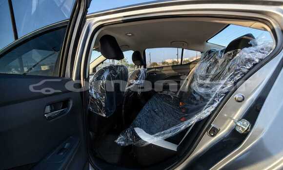 Buy Used Nissan Versa Silver Car in Wadi Al Kabir in Masqat Buy Used Nissan Versa Silver Car in Wadi Al Kabir in Masqat
