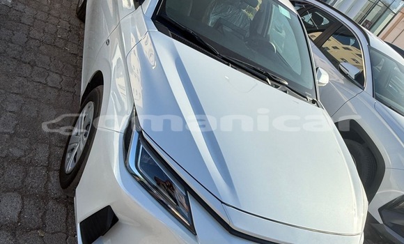 Buy Used Toyota Yaris White Car in Azaiba in Masqat Buy Used Toyota Yaris White Car in Azaiba in Masqat