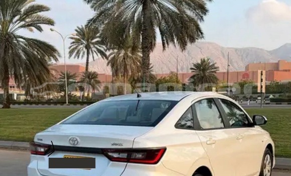 Buy Used Toyota Yaris White Car in Azaiba in Masqat Buy Used Toyota Yaris White Car in Azaiba in Masqat