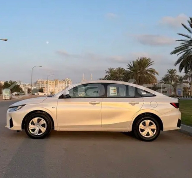 Big with watermark toyota yaris masqat azaiba 8127