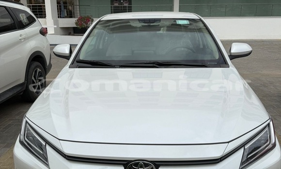 Buy Used Toyota Yaris White Car in Azaiba in Masqat Buy Used Toyota Yaris White Car in Azaiba in Masqat