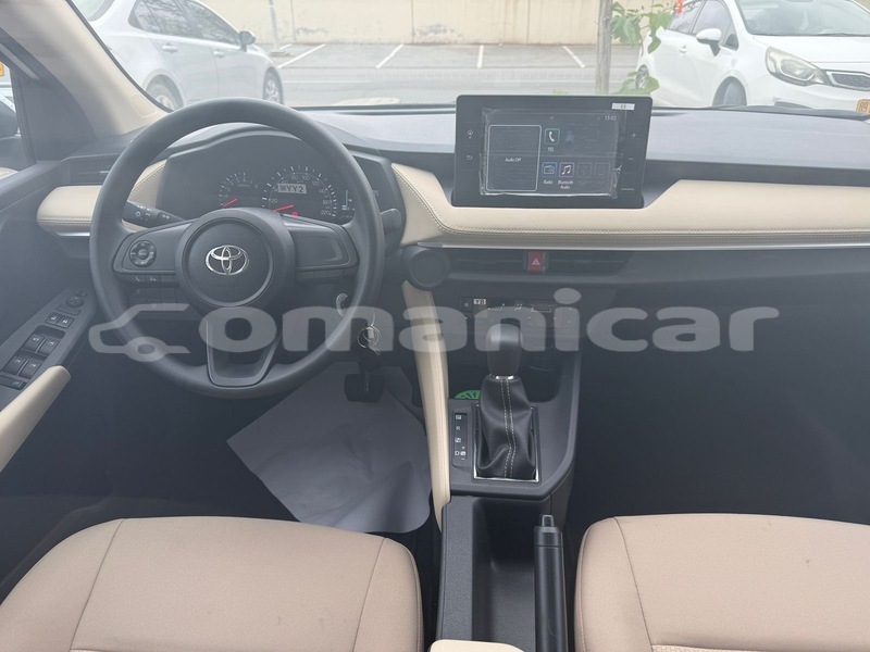 Big with watermark toyota yaris masqat azaiba 8127