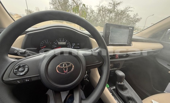 Buy Used Toyota Yaris White Car in Azaiba in Masqat Buy Used Toyota Yaris White Car in Azaiba in Masqat