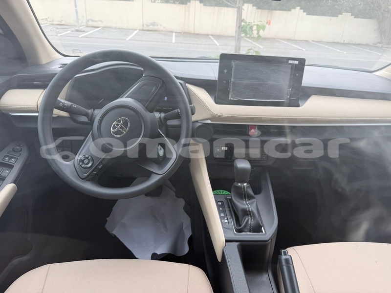 Big with watermark toyota yaris masqat azaiba 8127