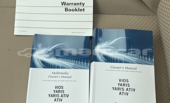 Buy Used Toyota Yaris White Car in Azaiba in Masqat Buy Used Toyota Yaris White Car in Azaiba in Masqat