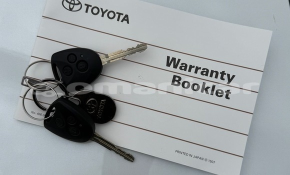 Buy Used Toyota Yaris White Car in Azaiba in Masqat Buy Used Toyota Yaris White Car in Azaiba in Masqat
