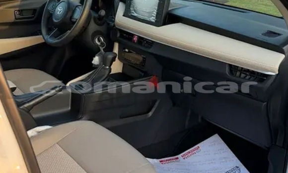 Buy Used Toyota Yaris White Car in Azaiba in Masqat Buy Used Toyota Yaris White Car in Azaiba in Masqat