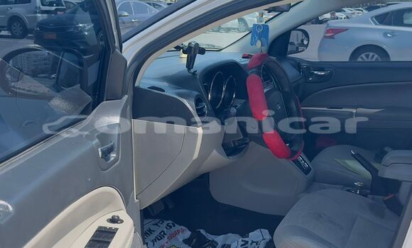Buy Used Dodge Caliber Silver Car in Wadi Al Kabir in Masqat Buy Used Dodge Caliber Silver Car in Wadi Al Kabir in Masqat