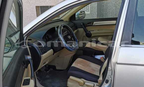 Buy Used Honda CR–V Silver Car in Muscat in Masqat Buy Used Honda CR–V Silver Car in Muscat in Masqat