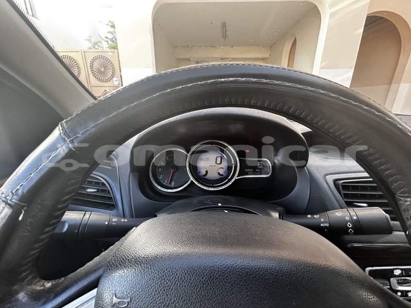 Big with watermark renault fluence masqat muscat 8152
