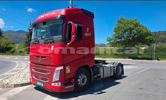 Buy Used Volvo F4 Red Truck in Suhar in al-Batinah