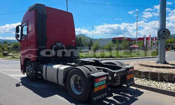 Buy Used Volvo F4 Red Truck in Suhar in al-Batinah Buy Used Volvo F4 Red Truck in Suhar in al-Batinah