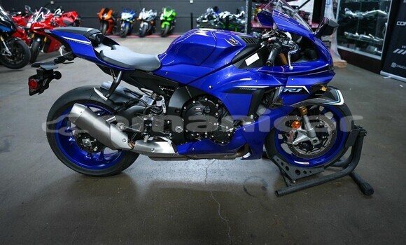 Buy Used Yamaha R1 Blue Bike in al–Khaburah in al-Batinah