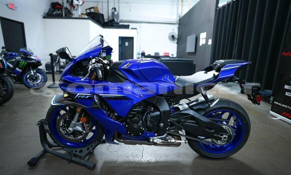 Buy Used Yamaha R1 Blue Bike in al–Khaburah in al-Batinah Buy Used Yamaha R1 Blue Bike in al–Khaburah in al-Batinah