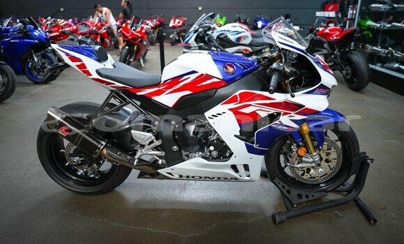Buy Used Honda CBR 1000 RR Blue Bike in Import - Dubai in Dhufar