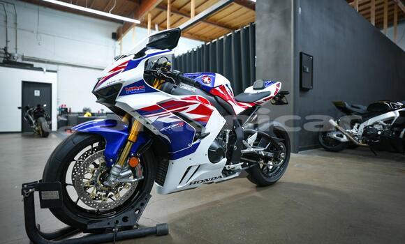 Buy Used Honda CBR 1000 RR Blue Bike in Import - Dubai in Dhufar Buy Used Honda CBR 1000 RR Blue Bike in Import - Dubai in Dhufar