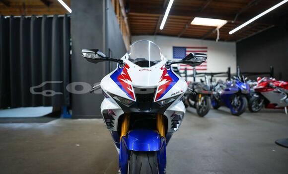 Buy Used Honda CBR 1000 RR Blue Bike in Import - Dubai in Dhufar Buy Used Honda CBR 1000 RR Blue Bike in Import - Dubai in Dhufar