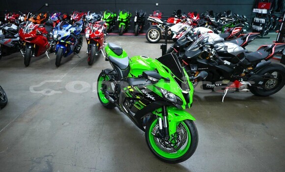 Buy Used Kawasaki ZX-R Green Bike in al–Mudaybi in ash-Sharqiyah Buy Used Kawasaki ZX-R Green Bike in al–Mudaybi in ash-Sharqiyah
