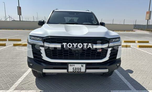 Buy New Toyota Land Cruiser White Car in Muscat in Masqat Buy New Toyota Land Cruiser White Car in Muscat in Masqat