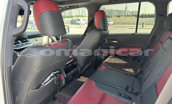 Buy New Toyota Land Cruiser White Car in Muscat in Masqat Buy New Toyota Land Cruiser White Car in Muscat in Masqat