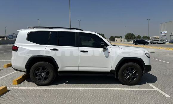 Buy New Toyota Land Cruiser White Car in Muscat in Masqat Buy New Toyota Land Cruiser White Car in Muscat in Masqat