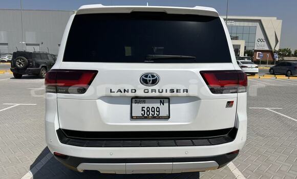 Buy New Toyota Land Cruiser White Car in Muscat in Masqat Buy New Toyota Land Cruiser White Car in Muscat in Masqat