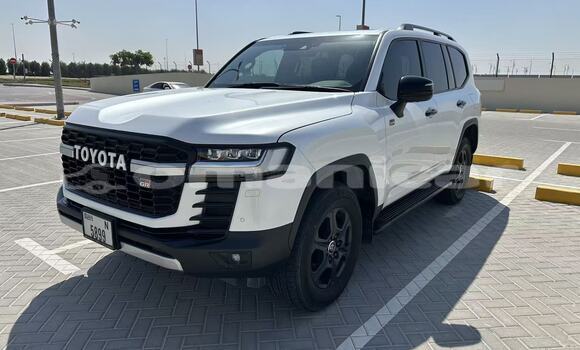 Buy New Toyota Land Cruiser White Car in Muscat in Masqat Buy New Toyota Land Cruiser White Car in Muscat in Masqat