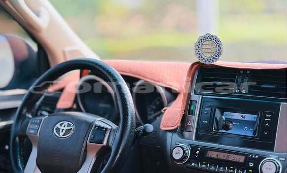 Buy Used Toyota Prado White Car in Al khuwair in al-Batinah Buy Used Toyota Prado White Car in Al khuwair in al-Batinah