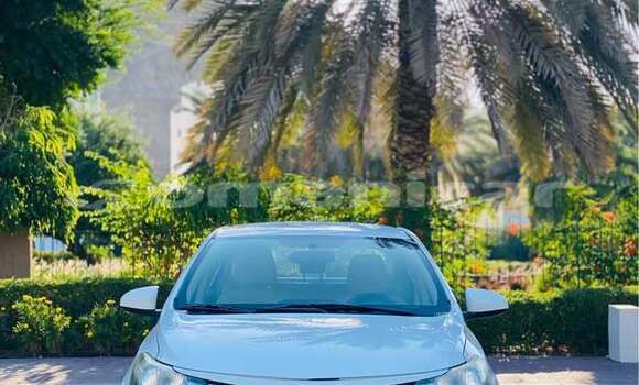 Buy Used Toyota Yaris White Car in Azaiba in Masqat