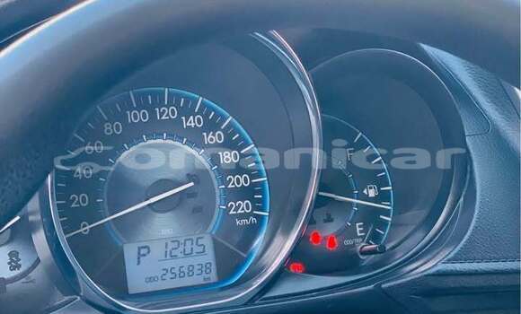 Buy Used Toyota Yaris White Car in Azaiba in Masqat Buy Used Toyota Yaris White Car in Azaiba in Masqat