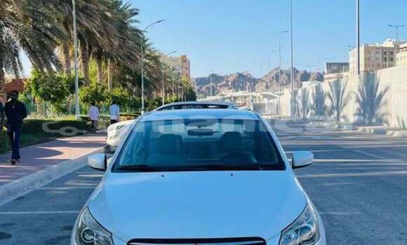 Buy Used Suzuki Ciaz White Car in al–Masna'ah in al-Batinah Buy Used Suzuki Ciaz White Car in al–Masna'ah in al-Batinah